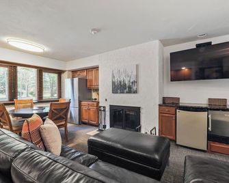 379A Mountain Villa - Boyne Falls - Living room