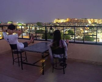 Gaji Hotel Jaisalmer - Jaisalmer - Balkon