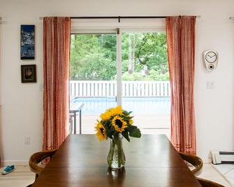 Sunny East Hampton Contemporary House/Clearwater Beach - East Hampton - Dining room