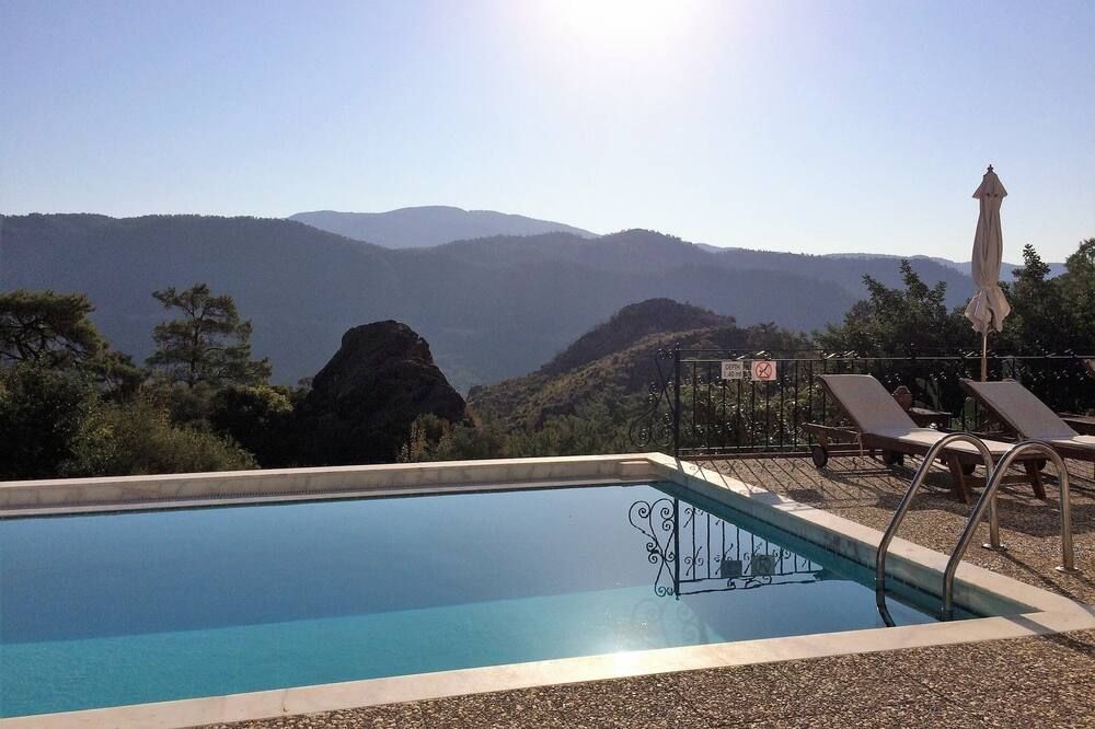 Fig Tree Villa, private pool & whirl pool, seclusion, privacy, spectacular views - مارماريس - حوض السباحة