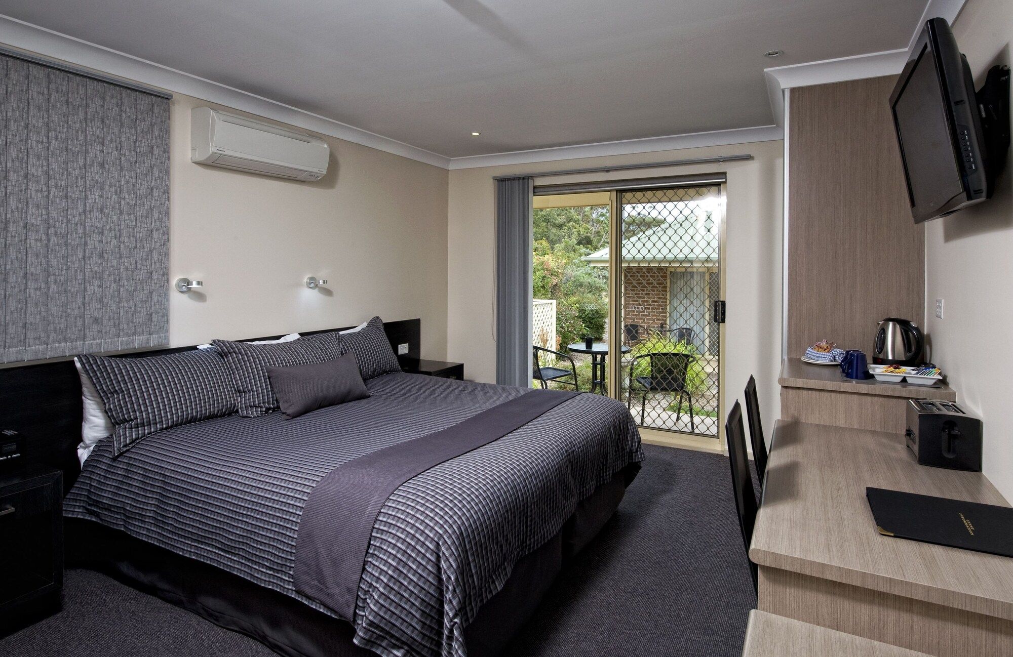 دولفين شورز