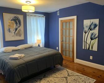 Heart of the Museum District: Historic Renovated Logan Square Home - Philadelphia - Bedroom
