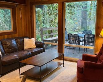 Salmon River Cabin - Private, Hot Tub, Huge Deck/Yard, Outdoor Shower, Fire Pit - Mount Hood Village - Sala de estar