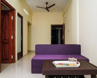 Ak Vellore Stay - Vellore - Living room