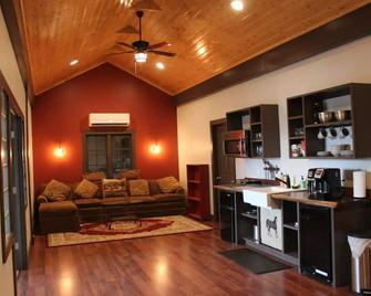 Wtr Stables Barn Loft @wtrstablesloft - Roanoke - Living room