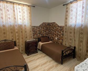 Omar home - Madaba - Спальня