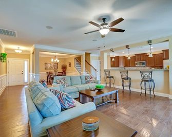 Spacious Kathleen Vacation Rental w/ Fireplace - Kathleen - Living room