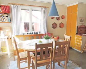 Awesome home in Värnamo with kitchen - Varnamo - Essbereich