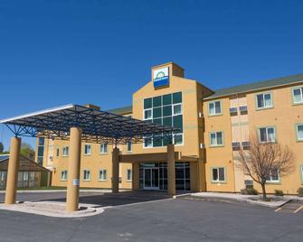 Days Inn by Wyndham Vernal - Vernal - Building