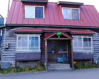 Emina backpackers - Hostel - Otaru - Building