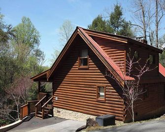 Bears Den - Gatlinburg - Building