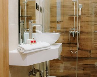 Grand View Hotel & Suites Copou - Ясси - Ванна кімната