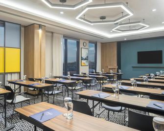 Hampton by Hilton Antalya Airport - Antalya - Restaurant