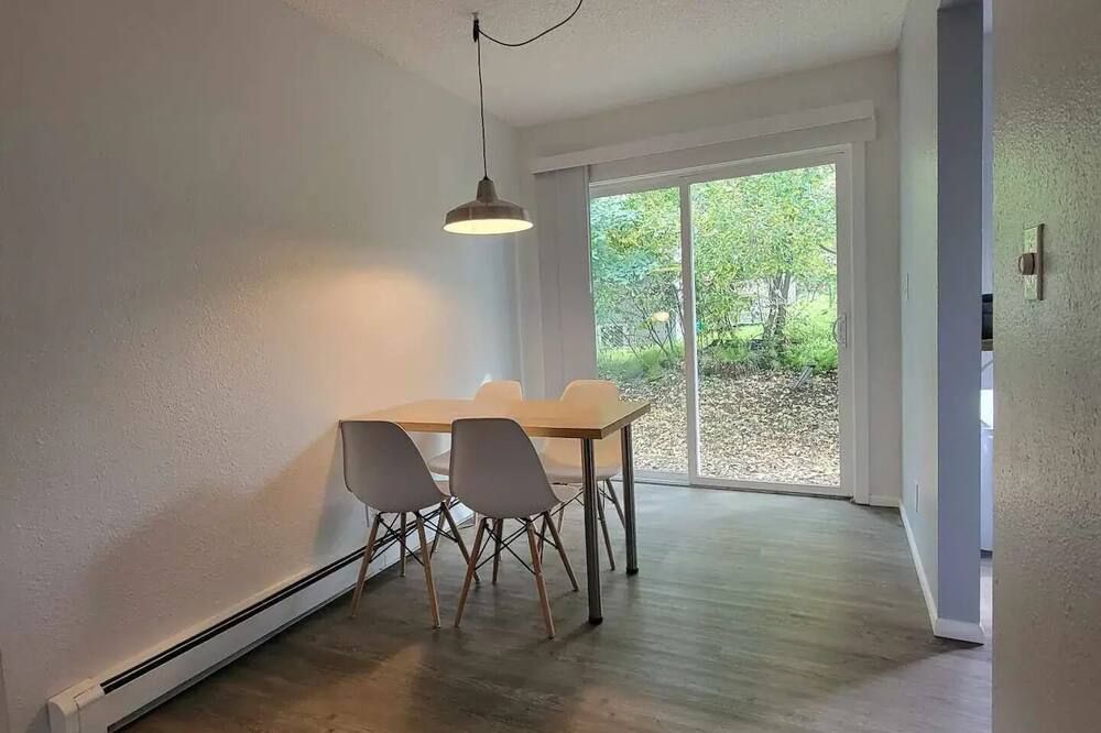 Klamath house by the lake - Anchorage - Spisestue