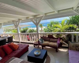 Charming 2-bedroom house in welcoming Saint Martin with AC, WiFi - Marigot - Balcony