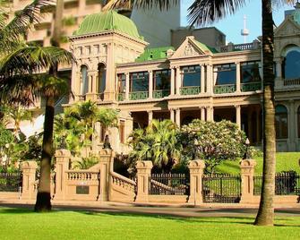 Durban Manor Hotel and Conference Centre - Durban - Gebäude