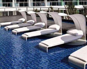 Brand New Combined Deluxe Big Penthouse - Azure Urban Resort - Manila - Piscina