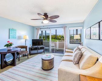 Plantation Hale B13, AC, King Bed, Walk to Shops/Beaches. Free Wi-fi and Pkg - Kapaa - Olohuone