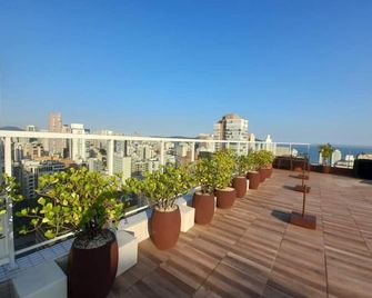 SHB - Lazer completo c/ piscina e sauna no Gonzaga - Santos - Balcón