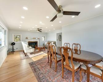 Lakefront Fox Lake Home with Furnished Deck! - Fox Lake - Ristorante