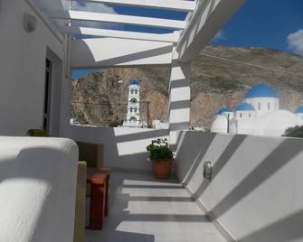 Sunrise Studios Perissa - Perissa - Balcony