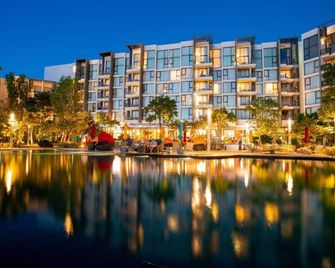 Best location in Laguna-modern apartment at Cassia - Phuket City - Building