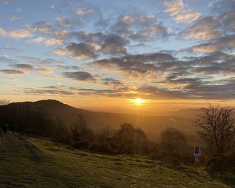 Orchard Side Bed And Breakfast - Malvern - Außenansicht