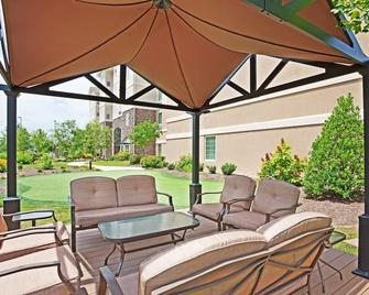 Free Breakfast. Pool & Gym. King Suite. Your Next Trip! - Oak Ridge - Patio