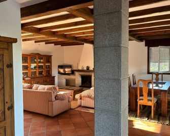 Chalet con piscina - Tuy - Living room