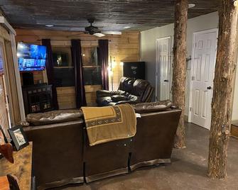 Rustic Log Cabin at Swinging Bridge - Heber Springs - Living room
