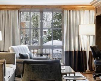 Aspen, Colorado, St. Regis Residences - 2 Bedroom with foldout. Sleeps 6 - Aspen - Living room