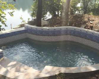 Cibo Escape Eco Resort - Atgaon - Pool