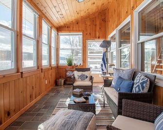 The Kove - Lakeside Living with Spectacular Views! - Branchport - Sala de estar
