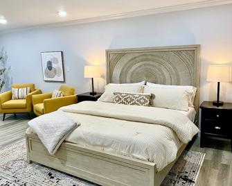 Lovely suite located on the property of a historic estate in Mena. - Mena - Schlafzimmer