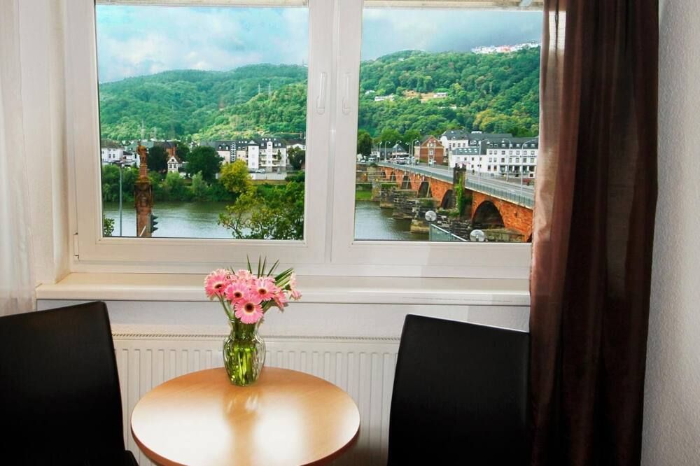 هوتل كونستانتين - تريه - شرفة