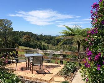 Lavender House - Booroobin - Balcón