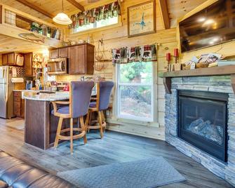 Mill Spring Log Cabin with Decks and Hot Tub! - Mill Spring