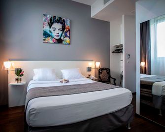 Hôtel Le Manoir - לה רושל - חדר שינה