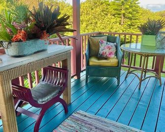 Halawai Haven, a Stylish Peaceful Retreat by Green Sands Beach - Naalehu - Balcony