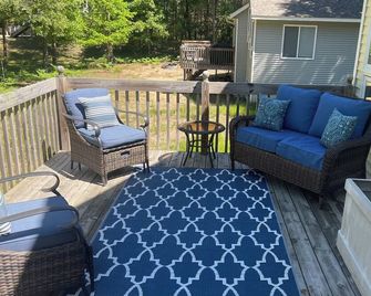 Cozy Cottage w/ Wifi-and private Lake Michigan beach access - Pentwater - Balcony