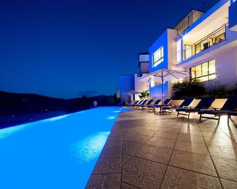 Pinnacles - Airlie Beach - Pool