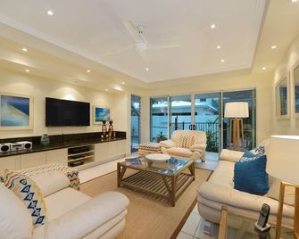 Reef Villa Port Douglas Holiday House - Port Douglas - Sala de estar