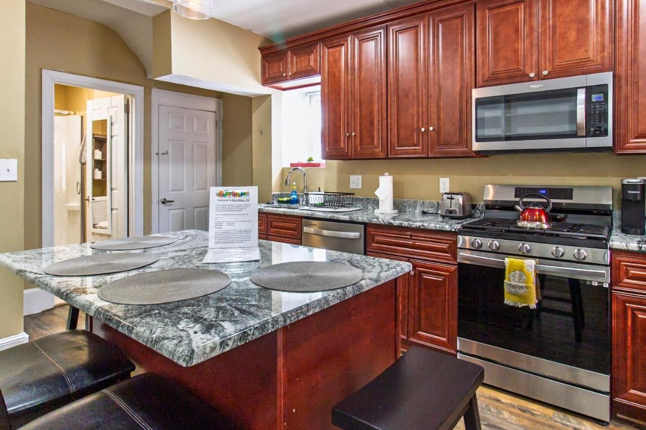Ground-Level 2B2B Apt in Bryn Mawr w Parking