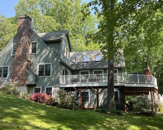 Secluded 2-acre Lake Front Home! Special off-season rates! - Woodstock - Building