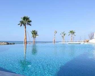 La Siesta Hotel & Beach Resort - Beirut - Piscina