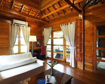 Nan Seasons Boutique Resort - Nan - Living room