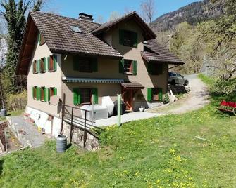 Holiday apartment Vitznau for 1 - 5 persons with 2 bedrooms - Farmhouse - Vitznau - Gebäude