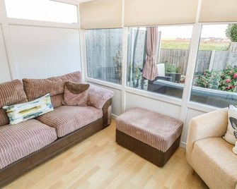 Bumble Bee Cottage - Skegness - Living room