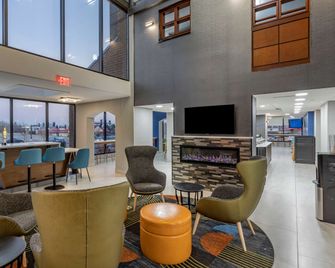 Best Western Plus St. Louis West-Westport - Maryland Heights - Lounge