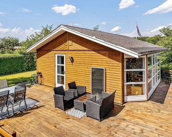 4 Person Holiday Home in Aabenraa - Åbenrå - Innenhof